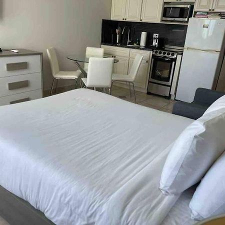 Chic Ocean Front Studio! Apartment Маями Бийч Екстериор снимка