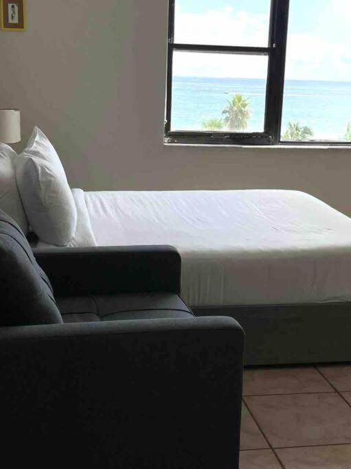 Chic Ocean Front Studio! Apartment Маями Бийч Екстериор снимка