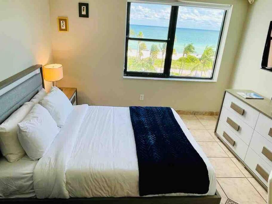 Chic Ocean Front Studio! Apartment Маями Бийч Екстериор снимка