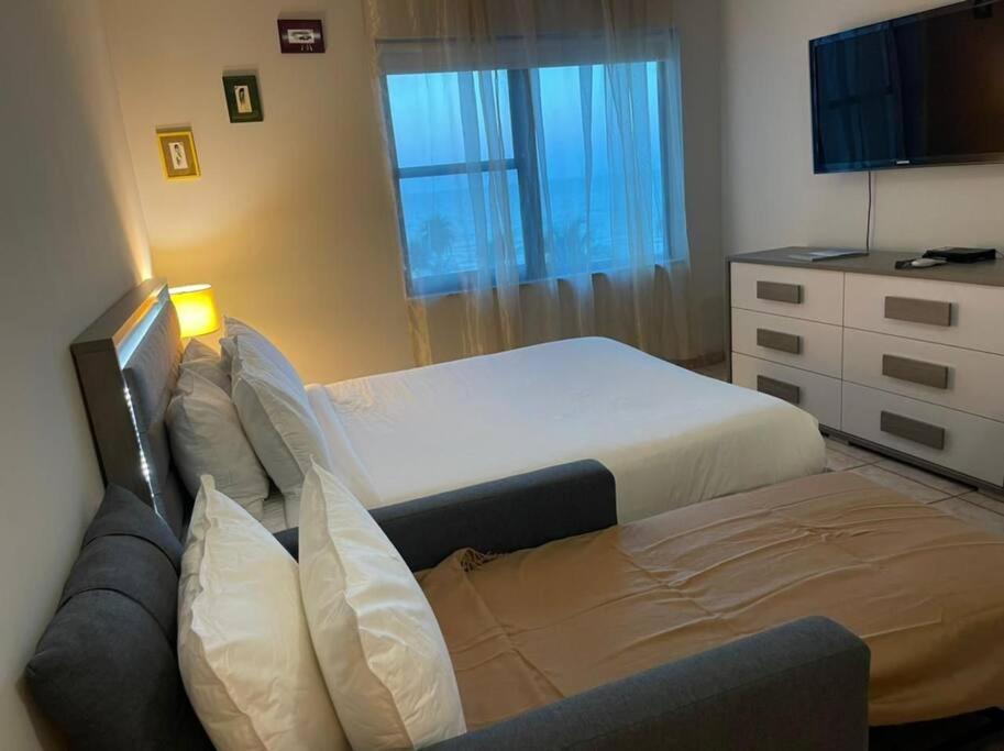 Chic Ocean Front Studio! Apartment Маями Бийч Екстериор снимка