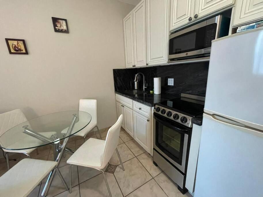 Chic Ocean Front Studio! Apartment Маями Бийч Екстериор снимка