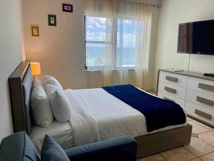 Chic Ocean Front Studio! Apartment Маями Бийч Екстериор снимка