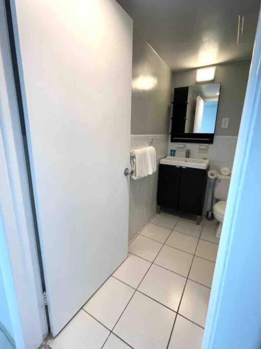 Chic Ocean Front Studio! Apartment Маями Бийч Екстериор снимка